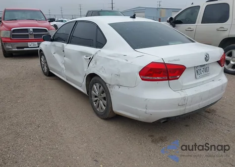 2013 Volkswagen Passat 2.5L Wolfsburg Edition z USA, uszkodzony, nr VIN 1VWAP7A36DC140055